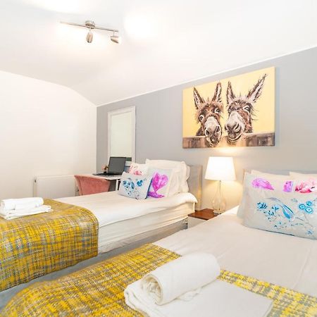 Town Center Apartment With 55” Smart Tv+Netflix Andover Buitenkant foto