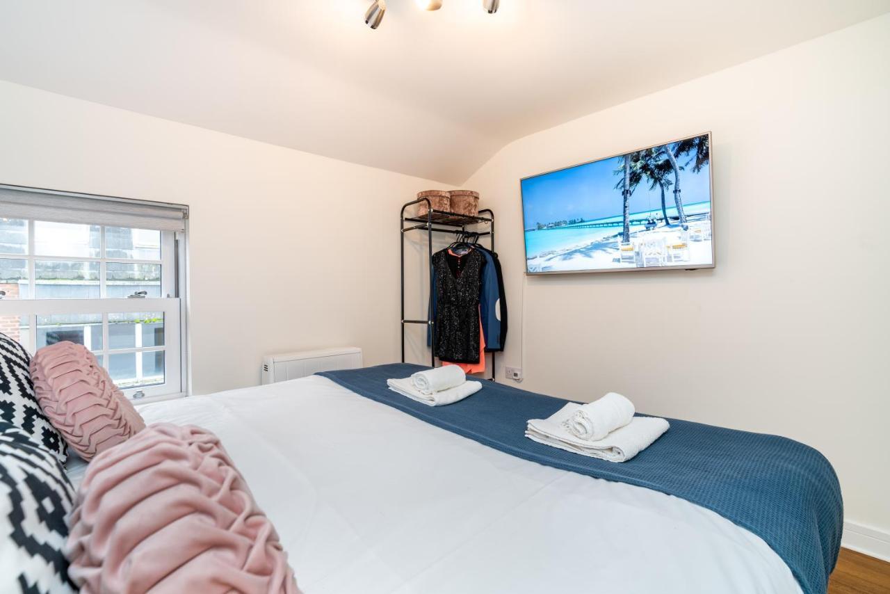 Town Center Apartment With 55” Smart Tv+Netflix Andover Buitenkant foto