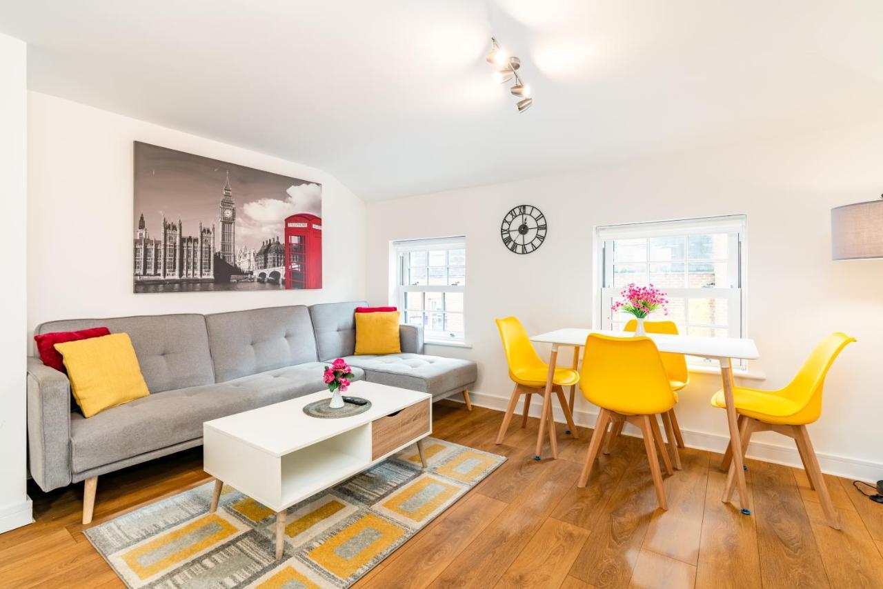 Town Center Apartment With 55” Smart Tv+Netflix Andover Buitenkant foto