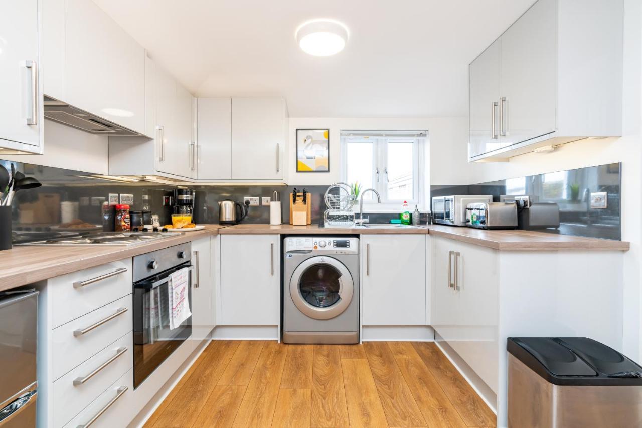 Town Center Apartment With 55” Smart Tv+Netflix Andover Buitenkant foto