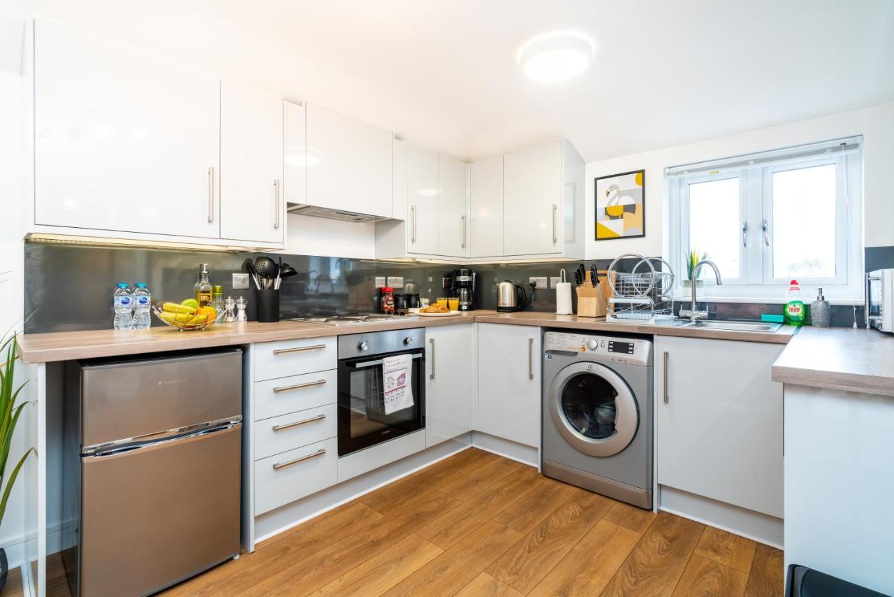 Town Center Apartment With 55” Smart Tv+Netflix Andover Buitenkant foto